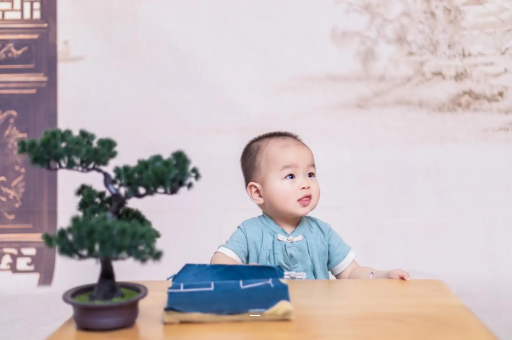 湘西宝宝吐黄水是怎么回事 湘西宝宝吐黄水是怎么回事